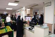 پرچم متبرک بارگاه قدس رضوی توسط خادمان آن امام رئوف به مناسبت روز پرستار در بیمارستان ضیائیان به حرکت درآمد