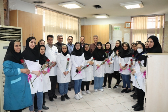 تجلیل از کارکنان آزمایشگاه بیمارستان ضیائیان در روز علوم آزمایشگاهی 