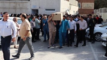 مراسم وداع پرشکوه کارکنان بیمارستان ضیائیان با پیکر مرحومه مهری خلیلی، پرستار فداکار بخش CCU این مرکز