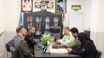 دیدار مدیر بیمارستان ضیائیان با فرمانده سرکلانتری دهم تهران به مناسبت هفته نیروی انتظامی