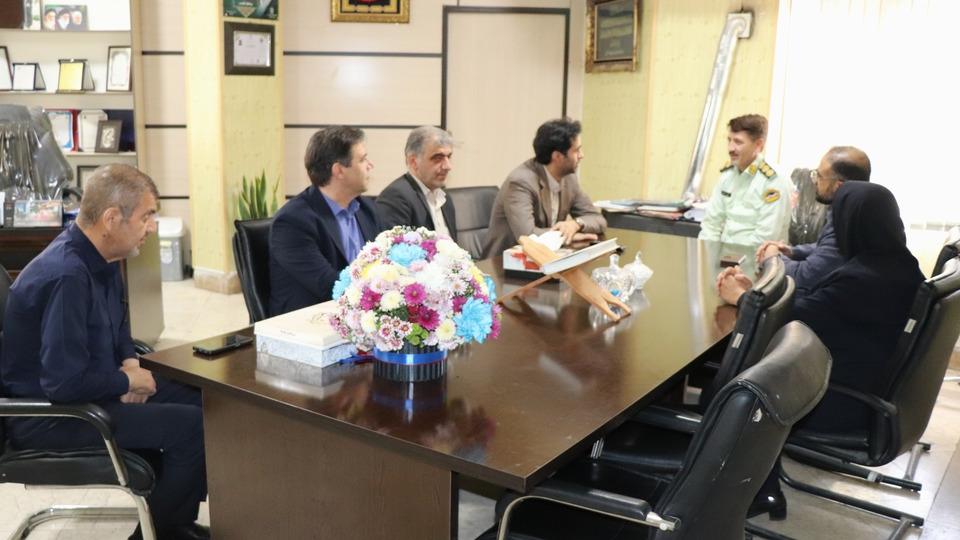 مدیر و مسئولان بیمارستان ضیائیان با کارکنان کلانتری ۱۶۱ ابوذر دیدار کردند